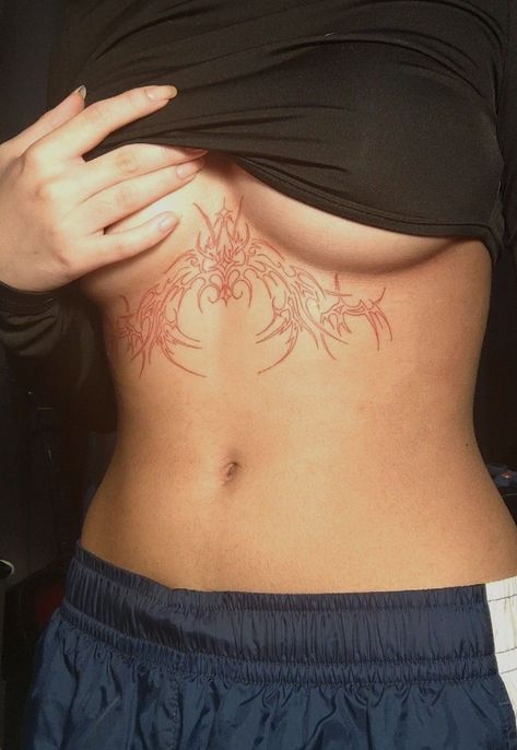 Mandala Sunflower, Sternum Tattoo Design, Under Chest Tattoo, Bauch Tattoos, Red Ink Tattoos, Red Tattoos, Sternum Tattoo, 1 Tattoo, Discreet Tattoos