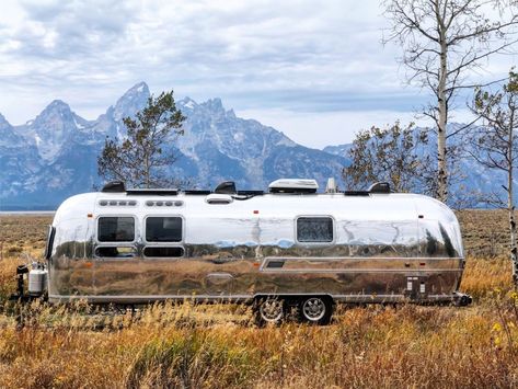 Camper Crafts, Airstream Land Yacht, Airstream Living, Home Remodeling Ideas, Airstream Campers, Airstream Remodel, Airstream Trailer, Airstream Interior, Airstream Renovation