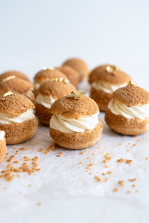 Choux au Craquelin - Cream Puffs with Passionfruit Cream and Passionfruit Whipped Cream. Crispy, light cream puffs, topped with crunchy craquelin, are filled with a tart passionfruit cream, then topped with a smooth passionfruit whipped cream. The perfect dessert for if you are feeling a little fancy! #creampuffs #passionfruit Choux Cream, Choux Buns, Kue Macaroon, Passionfruit Recipes, Patisserie Fine, Cream Puff Recipe, Choux Pastry, Köstliche Desserts, Cream Puffs