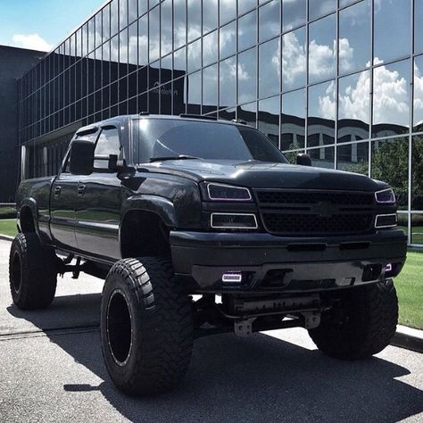 . Cat Eye Silverado, Cat Eye Truck, Chevrolet Trucks Lifted, Silverado Crew Cab, American Pickup Trucks, Country Trucks, Chevy Diesel Trucks, Future Trucks, Custom Pickup Trucks