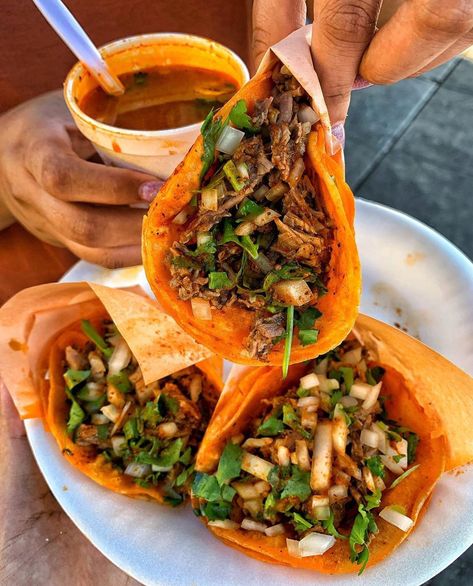 BIRRIA DE RES Tacos Mexicanos, Meal Prep Clean Eating, Easy Banana Bread Recipe, Banana Bread Recipes, Clean Eating Recipes, Food Cravings, Food Truck, Bread Recipes, Mexican Food Recipes