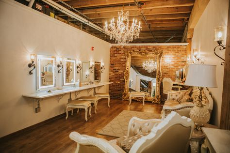 Bridal Cabin, Bridal Suite Room, Bride Dressing Room, Bridal Suite Decor, Groom Suite, Bridal Room Decor, Bridal Dressing Room, Dressing Room Mirror, Venue Photography