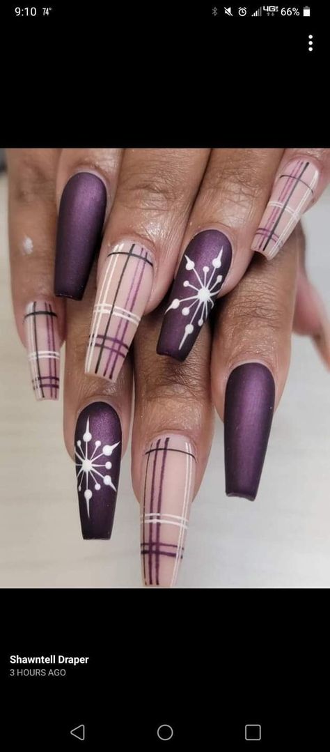 Rockabilly Nails, Plaid Nail Designs, Winter Nail Art Designs, Plaid Nail Art, Santa Faces, Christmas Nail Art Ideas, Plum Nails, Creative Nail Art, Mickey Nails