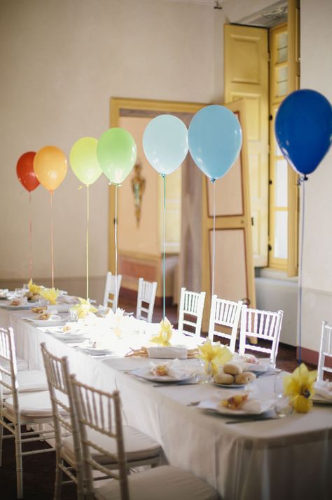 Baloon Birthday Ideas, Easy Party Table Decor, First Birthday Home Decoration Ideas, Birthday Rainbow Theme Decoration, Birthday Table Decorations Kids, Kids Table Birthday Party, Balloons On Table, Kids Table Party, Balloon Table Decor