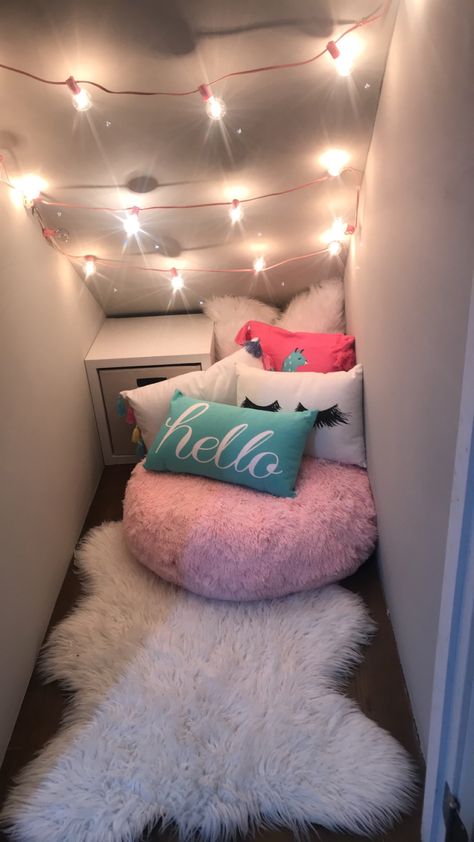 Closet Hangout Ideas, Secret Closet Hideout Ideas, Hangout Closet, Hideout Room Ideas, Secret Hideout Ideas, Walk In Closet Hangout Space, Small Nook Ideas Bedroom Closet, Secret Room Under Bed Ideas, Secret Hangout Room