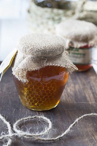 Miel Honey Label, Honey Photography, Real Honey, Honey Packaging, Honey Love, Bee Farm, Organic Honey, Banana Split, Honey Pot