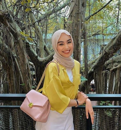 Sharifah Rose, Style Hijab Simple, Modest Hijab, Street Hijab Fashion, Abaya Style, Hijab Fashionista, Modest Fashion Hijab, Muslim Fashion Hijab Outfits, Hijabi Fashion Casual