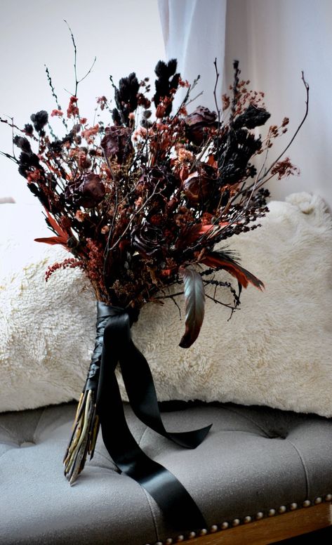 Gothic Bouquet Dried Flowers Black Crimson Rose Pods Velvet - Etsy Gothic Bouquet, Moody Wedding Flowers, Victorian Gothic Wedding, Dark Romantic Wedding, Crimson Rose, Bouquet Dried Flowers, Vampire Wedding, Dark Wedding Theme, Gothic Flowers