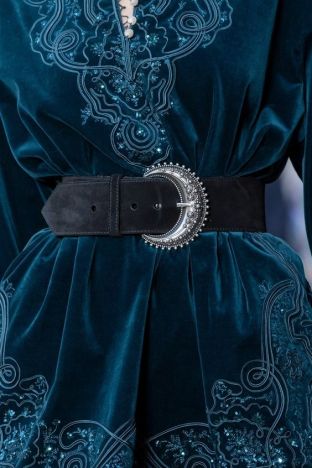 Aesthetic Fantasy Outfit, Fantasy Inspired Fashion, Moon Aesthetic Fashion, Wizard Fashion Aesthetic, Wizard Aesthetic Fashion, Witch Fashion Aesthetic, Witch Outfit Aesthetic, Spring Whimsigoth, Witch Belt