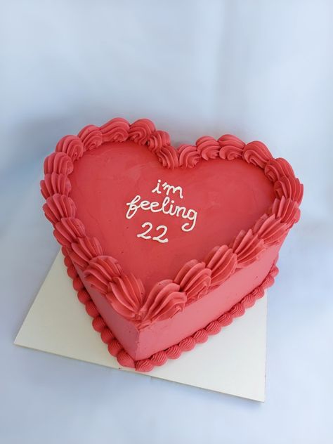 Birthday Cake Feeling 22, 22 Heart Cake, Aesthetic Dessert Recipes, Im Feeling 22 Birthday Cake, Feeling 22 Birthday Cake, Cake Ideas Vintage, Pretty Cake Ideas, Bolo Taylor Swift, Cakes Aesthetic