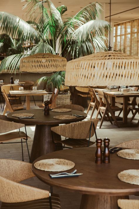 Polynesian Restaurant Design, Rattan Restaurant, Boho Beach Restaurant, Casa Cook Restaurant, Beach Club Design, Beach Restraunt, Beach Restaurant Design Architecture, Tulum Restaurants, Resturant Design