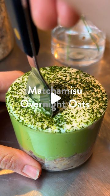 Matcha Overnight Oats Recipe, Pistachio Pudding Overnight Oats, Overnight Oats With Matcha, Matcha Yogurt Bowl, Matcha Coconut Chia Pudding, Mush Overnight Oats, Matcha Yogurt, Matcha Overnight Oats, Morning Matcha