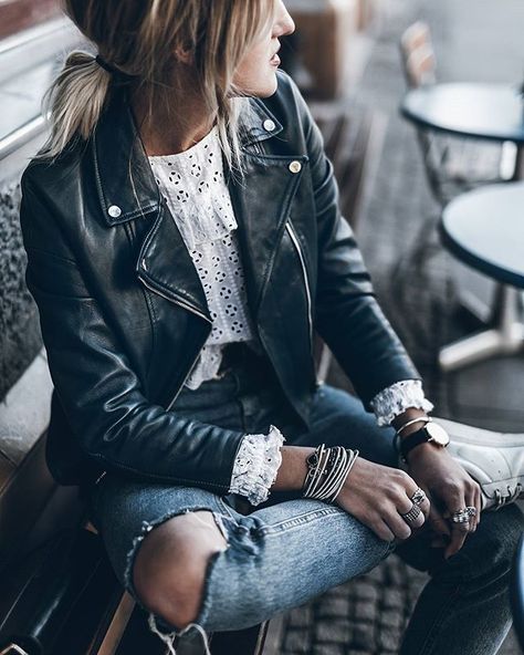 Blue Blue leather jacket and cute blouse! #ootd #denim #blue Biker Jacket Outfit, Womens Leather Biker Jacket, Blue Leather Jacket, Spring Outfits Men, Faux Leather Biker Jacket, Leather Jacket Outfits, Cute Blouses, Mode Inspiration, Look Fashion