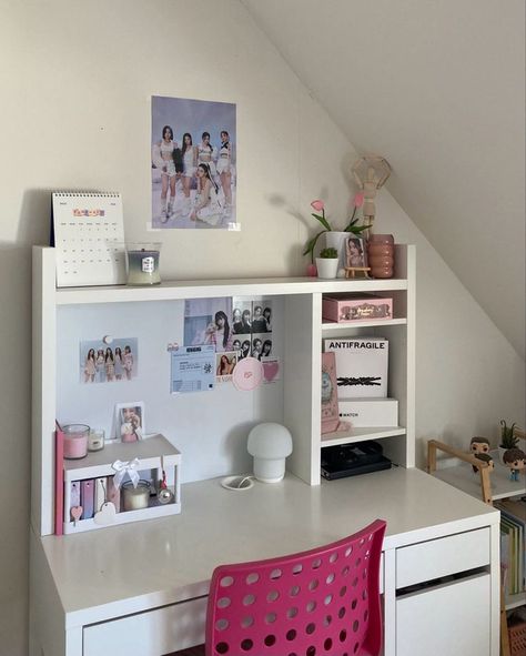 Ikea Desk Micke Ideas, Small Desk Ideas Aesthetic, Interior Design Elegant, Desk Organisation, Ultimate Backyard, Room Organisation, Bohemian Chic Decor, Interior Design Minimalist, Study Desk Decor