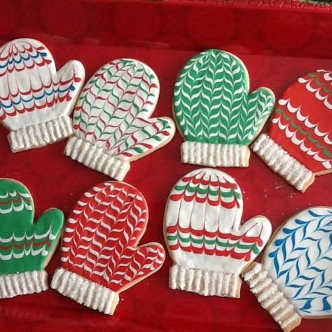 Mittens Cookies Decorated, Christmas Cookie Mittens, Christmas Mitten Cookies Decorated, Mitten Cookie Decorating Ideas, Christmas Mitten Cookies, Mitten Cookies Royal Icing, Mitten Sugar Cookies Decorated, Mitten Cookies Decorated, Mitten Sugar Cookies