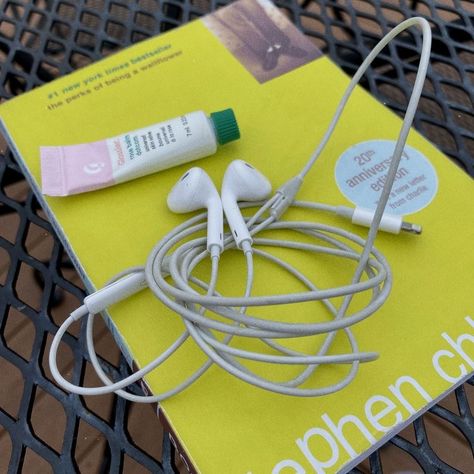 Wired Apple Headphones Aesthetic, Wire Earbuds Aesthetic, Wire Headphones Aesthetic, Wired Headphones Aesthetic, Apple Headphones Aesthetic, Wire Headphones, Ocean Reading, Balm Dot Com, Headphones Aesthetic