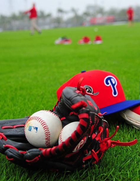 Fresh cut grass, clean baseballs, broken in gloves, and excitement all around. Spring Training Baseball, Baseball Wallpaper, Philadelphia Sports, Phillies Baseball, Sketch A Day, Spring Training, Play Ball, Philadelphia Phillies, Football Helmets