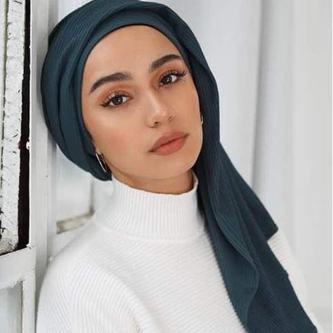 TURBAN TAIL HIJAB Modest Couture, Beau Hijab, Turban Styles, Hijab Turban Style, Makeup Everyday, Estilo Hijab, Turban Hijab, Stile Hijab, Hijab Designs