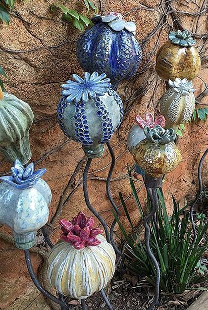 Garden Totems, Pottery Handbuilding, Garden Pottery, Garden Art Sculptures Diy, Hand Built Pottery, Pottery Crafts, Pottery Sculpture, Ceramics Projects, Ceramics Ideas Pottery