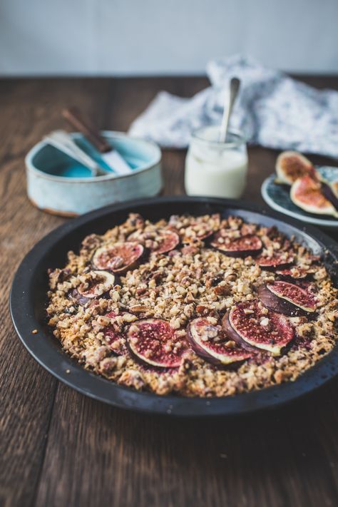 Recipe: Baked Oatmeal with Figs & Dates — Breakfast Recipes from The Kitchn Dates Breakfast, Fig Oatmeal, Baked Figs, Plain Oatmeal, Pumpkin Pie Oatmeal, Baked Gnocchi, Pumpkin Pasta, Fig Recipes, Warm Breakfast