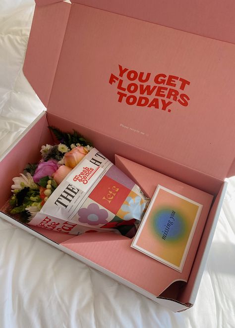 Aesthetic Products To Sell, Aesthetic Packaging Inspiration, Fresh Sends Flowers, Flower Delivery Aesthetic, Gift Box Aesthetic, Fresh Sends, Bloom Box, Dessert Packaging, Flower Truck