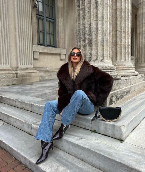 Outfits With Fur Coats, Fur Coat Outfits, Vinter Mode Outfits, Faux Fur Coats Outfit, Fur Jacket Outfit, Black Fur Jacket, Fur Outfit, Fur Coat Outfit, Vintage Faux Fur Coat