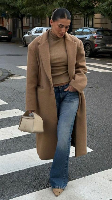 #autumn #outfit #outfitideas #outfitinspo #winter #coat #bigcoat #oversized #long #blazer #longcoat #elegant #dressy #chic #minimalist #minimalistic #cold #outfitsforcolddays #colderdays #coldweather #cool #coolweather #weather #lowrisejeans #bootcutjeans #lowrise #bootcut #low #boot #jeans #90s #aesthetic #skinny #beige #brown Beige Jeans Outfit Winter, Brown Jeans Outfit Aesthetic, Long Brown Boots Outfits, Beige Jeans Outfit, Brown Jeans Outfit, Brown Coat Outfit, Long Brown Boots, Bootcut Jeans Outfit, Brown Boots Outfit