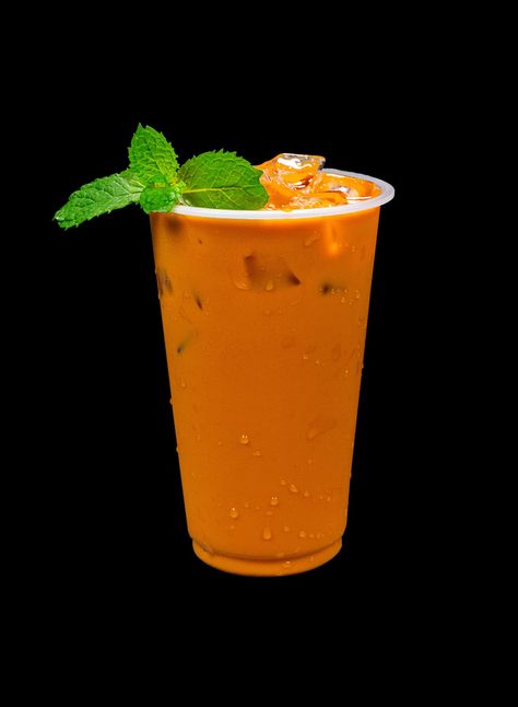 Minuman Thai Tea, Thai Tea Cup, Milk Tea Cup Design, Minuman Cup, Iced Black Coffee, Fruit Tea Recipes, Tea Cup Design, Food Promotion, Fresh Smoothies