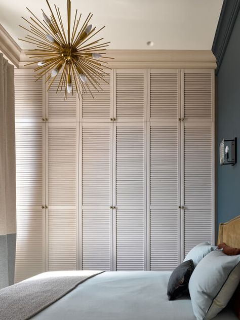 Bedroom Built In Wardrobe, Wardrobe Door Designs, Bedroom Closet Design, Bedroom Furnishings, Wardrobe Design Bedroom, The Ceiling, Decor Home Living Room, Built In Wardrobe, Closet Bedroom