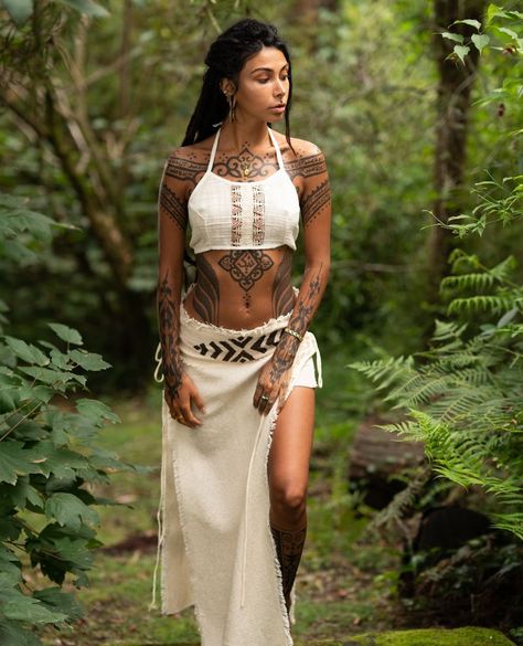 ARYA Clothing on Instagram: “We are looking forward releasing our new designs ! A few weeks and we will be ready to show you our new collection ! Yeaaaaah ! 😍🙏🏼⁠ ⁠…” Festival Crop Tops, Tattoed Women, Estilo Hippie, Looks Party, Body Tattoos, Cotton Skirt, Tahiti, Cropped Top, Tattoo Artist