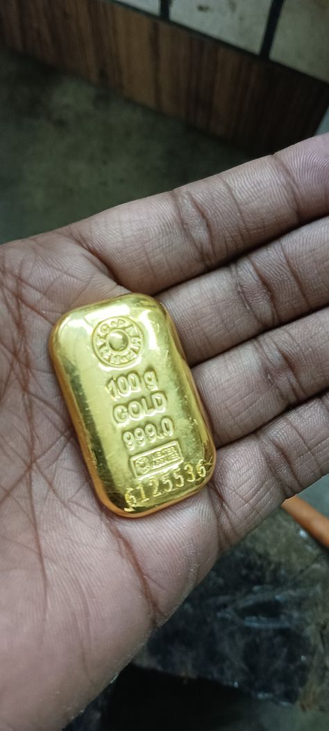 Buying gold biscuits.... 24ct ! Delhi 9310909077 Gold Biscuits Images, Gold Biscuits, Goal 2024, Indian Money, Cute Small Drawings, Foodie Instagram, Face Cut, Money Images, Gold Bars