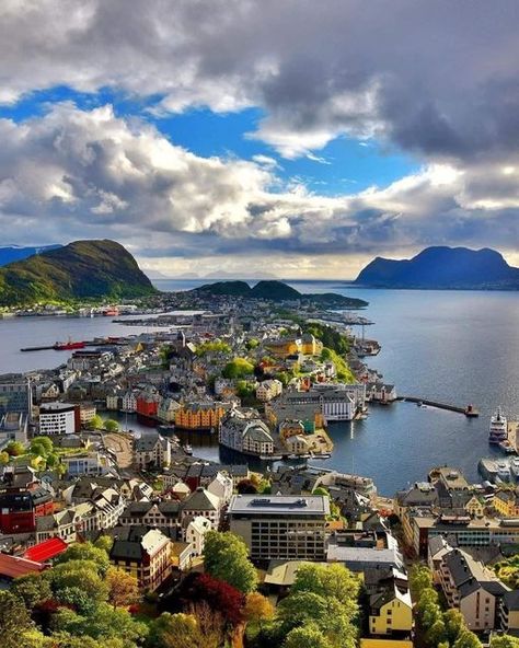 Aalesund, Norway 🇳🇴 💕✌ Alesund Norway, Norway Travel Guide, Alesund, Scandinavian Countries, Norway Travel, Wonderful Picture, Winter Scenery, Paradise On Earth, What Is Your Favorite