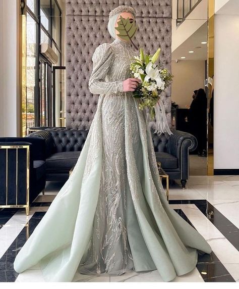 Braidsmaid Hijab, Braidsmaid Hijab Style, Sage Green Wedding Dress, Prom Dresses For Girls, Dress Pengantin, Wedding Dress Hijab, Muslim Wedding Gown, Unusual Wedding Dresses, Baju Kahwin