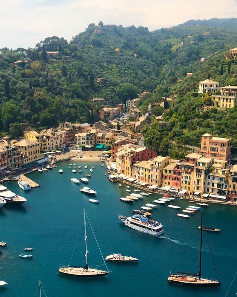 Summer vibes 😍🏊‍♂️, from Portofino, Italy 🇮🇹 ⛴🚤⛵️🛶🐠🐟 Happy Friday everyone 👋🏼 ! Bonito, Sitges, St Tropez France, Antibes France, Seaside Hotel, Portofino Italy, Juan Les Pins, France Travel Guide, Italy Travel Guide