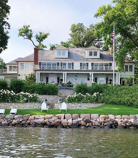 Feature Friday: Sweet Shady Lane - Southern Hospitality Heather Strommen, Sweet Shady Lane, Minnesota Lake, Lake Minnetonka, Grand Entryway, Design Darling, Nantucket Style, House Hunters, Body Of Water