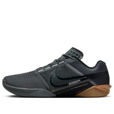 The  is a lightweight and responsive training shoe that provides explosive energy return and support for CrossFit and other high-intensity workouts. #Nike #Metcon Black Men Fall Fashion, Mens Gym Shoes, Best Gym Shoes, Every Man Should Own, Black Nike Sneakers, Suzuki Carry, Crossfit Shoes, Mens Training Shoes, Mens Running Shoes