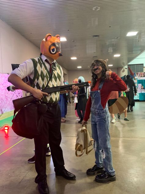 #animalcrossing #tomnook #nintendo #mario #tanookimario #cosplay #convention Video Game Inspired Outfits, Tom Nook Cosplay, Video Game Cosplay Ideas, Tom Nook Costume, Video Game Halloween Costumes, Mario Outfit, Nintendo Cosplay, Mario Cosplay, Comicon Cosplay