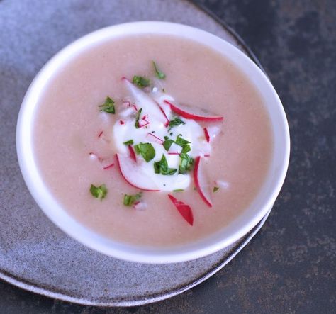 Piquant Radish Soup with Crème Fraîche Radish Soup, Microgreens Recipe, Raspberry Rhubarb, Radish Recipes, Unprocessed Food, Creamy Soup, Red Food, Radishes, Stew Recipes