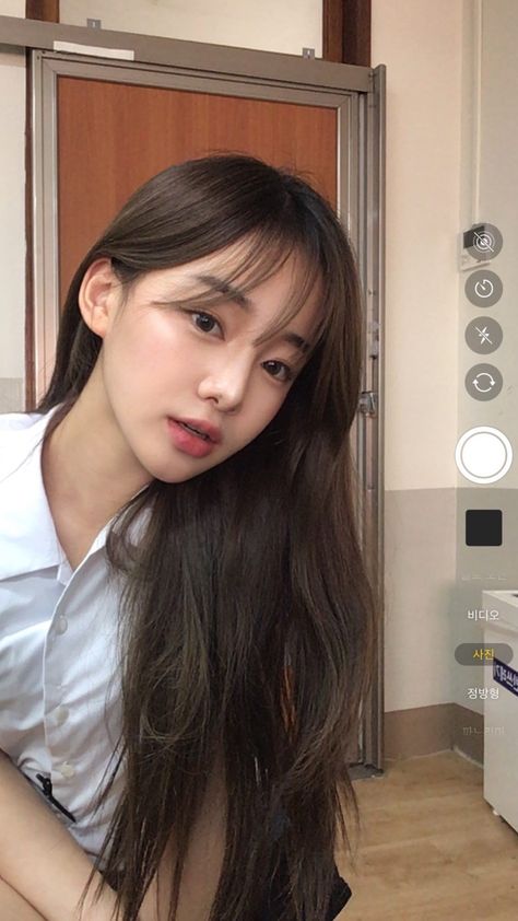 Whisky Bangs, Korean Long Hair, Ulzzang Hair, Korean Haircut, Haircut Inspo, Brown Hair Looks, Layered Haircuts For Medium Hair, Medium Layered Haircuts, Hair Twist