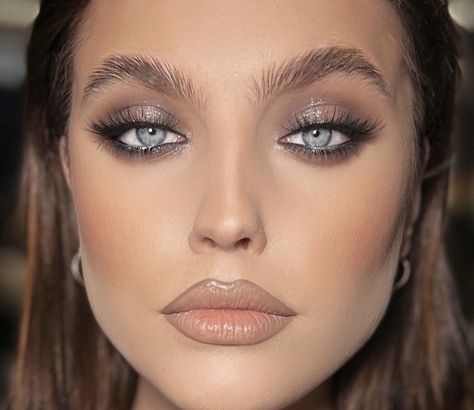 Low Contrast Makeup Blue Eyes, Blue Gray Eyes Makeup, Sultry Eye Makeup Blue Eyes, Dark Smokey Eye Makeup Blue Eyes, Grey Smokey Eye Makeup, Gray Eyeshadow Looks, Subtle Smokey Eye Blue Eyes, Grey Smokey Eye, Silver Eye Makeup