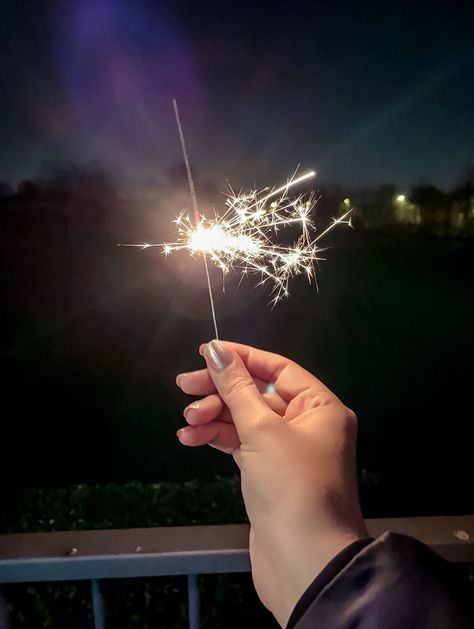 #sparkles #stelline #scintilla #capodanno #photography #shining #filtered Dandelion, Sparkle, Plants, Flowers, Photography