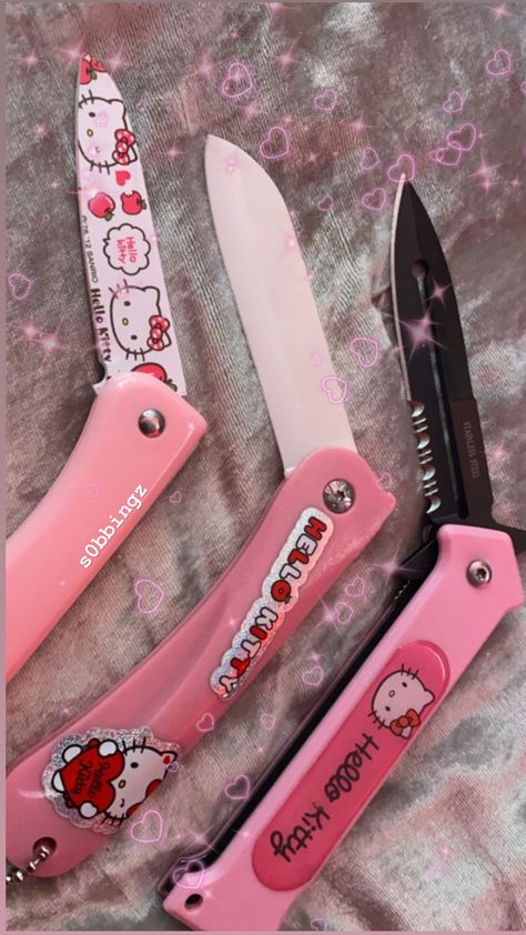 #uwu #hellokittycore #aesthetic #yuh Hello Kitty Switchblade, Hellokittycore Aesthetic, Hello Kitty Knife, Creepy Cute Fashion, Knife Aesthetic, Cat Dark, Pretty Knives, Pretty Bike, Collectible Knives