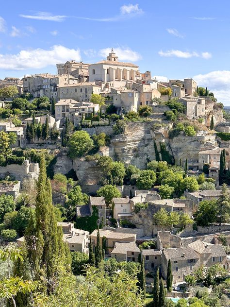 One week in Provence France without a car | Best town to stay at in Provence France | Aix en Provence travel guide | Saint Remy de Provence itinerary | Best places to stay in Saint Remy de Provence | A private of the Luberon Valley in the South of France | How to see the South of France without a car | What to wear in Provence France | Best hotels in Provence France without a car | Provence travel guide | Luberon Valley private tour Aix En Provence Aesthetic, Provence France Countryside, Provence France Aesthetic, France University, Provence Itinerary, Provence Photography, Luberon France, Provence Travel, Aix En Provence France