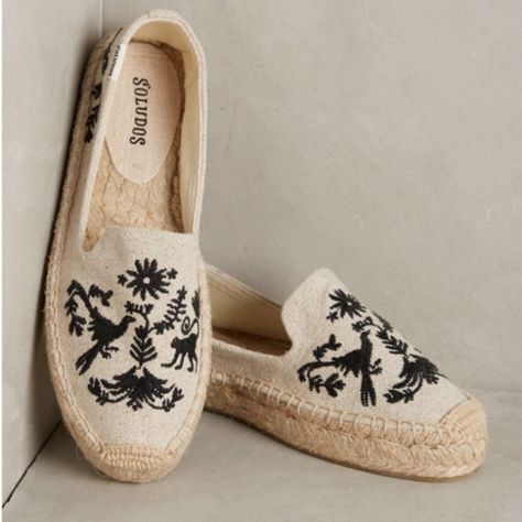 Brand New Soludos Otomi Espadrilles With Damages Features: Cotton Linen Upper Lovely Black Embroidered Detail 1" Jute Insole Condition: Does Not Come With Box Black Line Across The Soludos Left Shoe Has A Stain Mark On Both Sides - Looks Like A Water Mark The Jute In Both Shoes Inside Is Separating On The Sides Not Sure If This Eventually Happens Or This Is Normal Please Check Soludos For Sizing. Luxury White Espadrilles, Luxury Round Toe Espadrilles With Suede Lining, Espadrille Nike, Luxury Espadrilles, Lounge Vibes, Embroidered Shoes, Platform Espadrilles, Pretty Shoes, Shoe Obsession