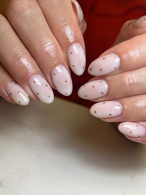 Minimal mani ideas Nail art inspo Milky Biab Nails, Nail Ideas Dots, Gold Polka Dot Nails, Three Dot Nails, Biab Nails Almond, Gold Dot Nails, Nails Dots Designs, Chrome Polka Dot Nails, Nail Designs Dots