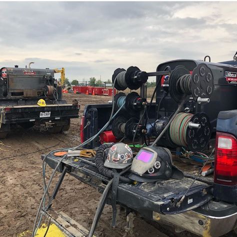 @louis.brassard.777 working smart. Welding Lead Reels, Rig Welder, Working Smart, Aluminum Welding, Welding Trucks, Welding Rig, Welding Rigs, Truck Beds, Truck Flatbeds