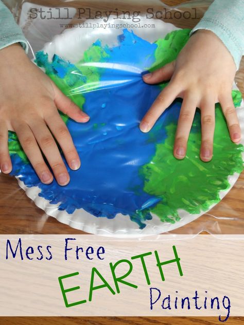 No Mess Painting in a Bag Earth Craft | Still Playing School Painting In A Bag, No Mess Painting, Earth Friendly Crafts, Vetenskapliga Experiment, Ochrana Prírody, Space Preschool, Earth Craft, Earth Day Projects, April Crafts