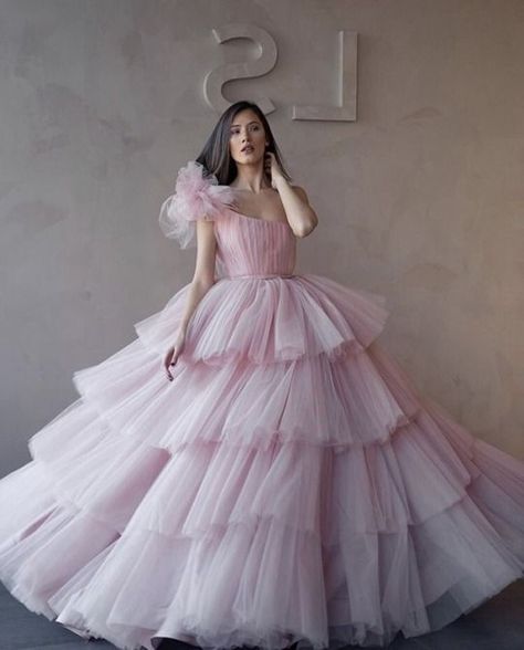 Layered Tulle Prom Dress, Wedding Dress Trumpet, Modest Prom Dresses, Mode Ulzzang, Popular Prom Dresses, 2021 Prom Dresses, Modest Prom, Dresses Ball Gown, Fashion Gowns