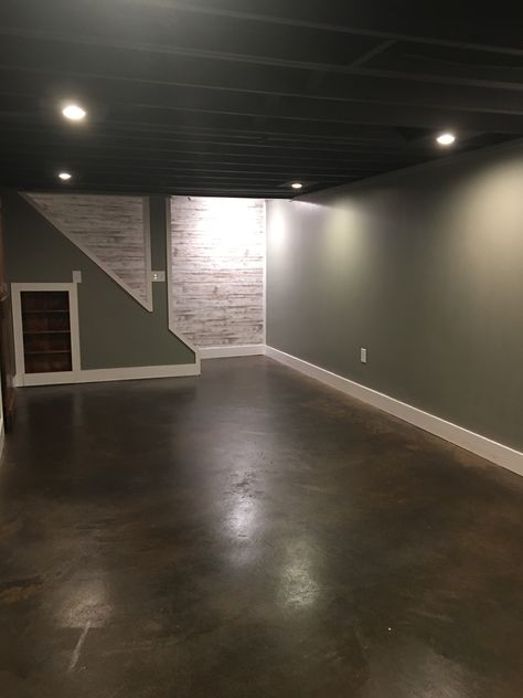 Industrial Basement, Dream Basement, Basement Remodel Diy, Basement Inspiration, Basement Laundry, Basement Living Rooms, Diy Basement, Basement Makeover, Small Basements