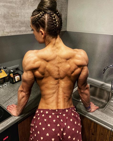 Ekaterina Barmina Tone Muscles Women, Bodybuilder Woman, Muscular Back, Muscular People, Climbing Girl, Shredded Body, Ripped Body, Women's Muscle, Fitness Inspiration Body